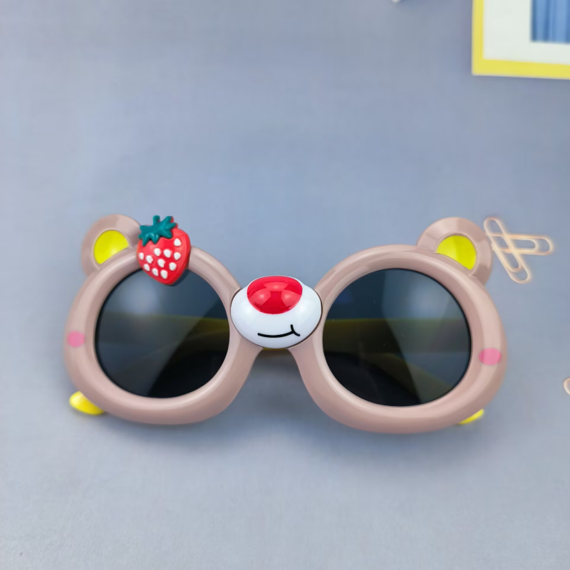Gyerek napszemüveg Strawberry Bear Cartoon - UV380, teljes PC keret, poligon forma