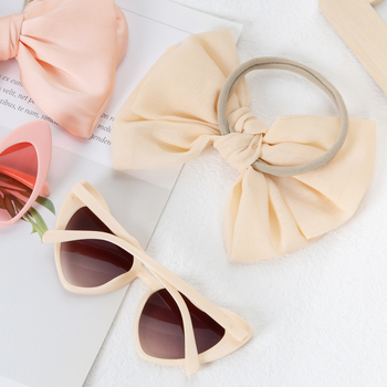 Set za djecu: kosu s mašnicom i sunčane naočale u obliku srca, polarizirane UV400 leće, plastična okvira, leće od smole