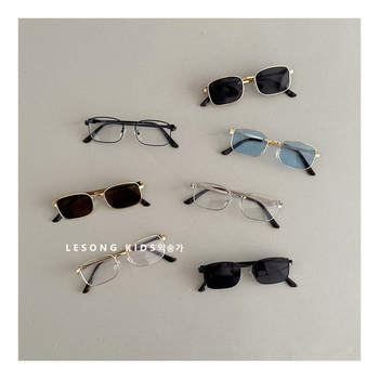 Dječje sunčane naočale – kvadratni okvir, plastične leće, UV380 zaštita, plastični okvir, zaštita od sunca kategorija 2