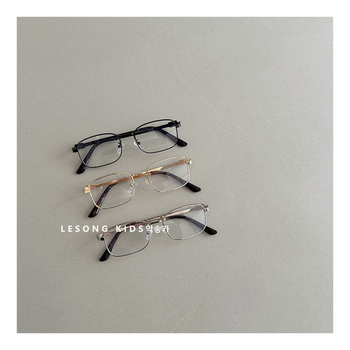 Dječje sunčane naočale – kvadratni okvir, plastične leće, UV380 zaštita, plastični okvir, zaštita od sunca kategorija 2