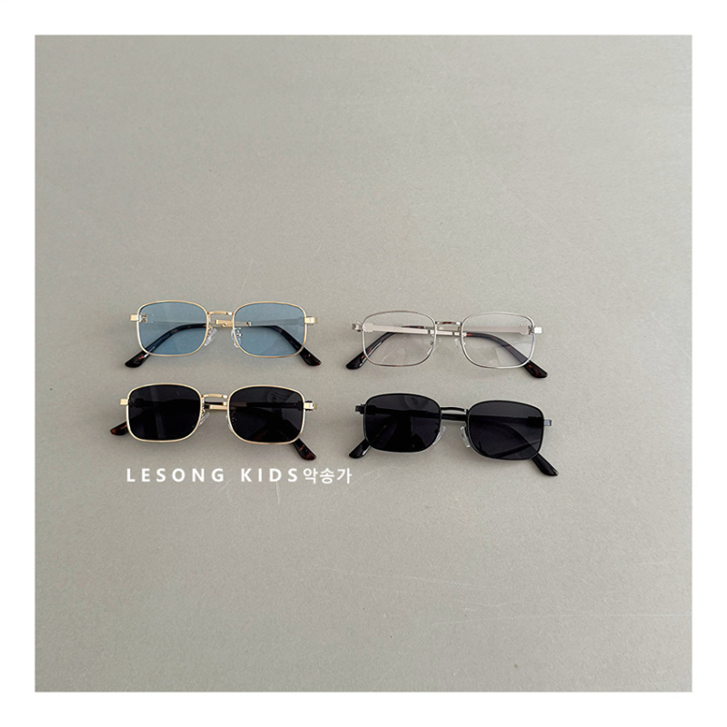Dječje sunčane naočale – kvadratni okvir, plastične leće, UV380 zaštita, plastični okvir, zaštita od sunca kategorija 2