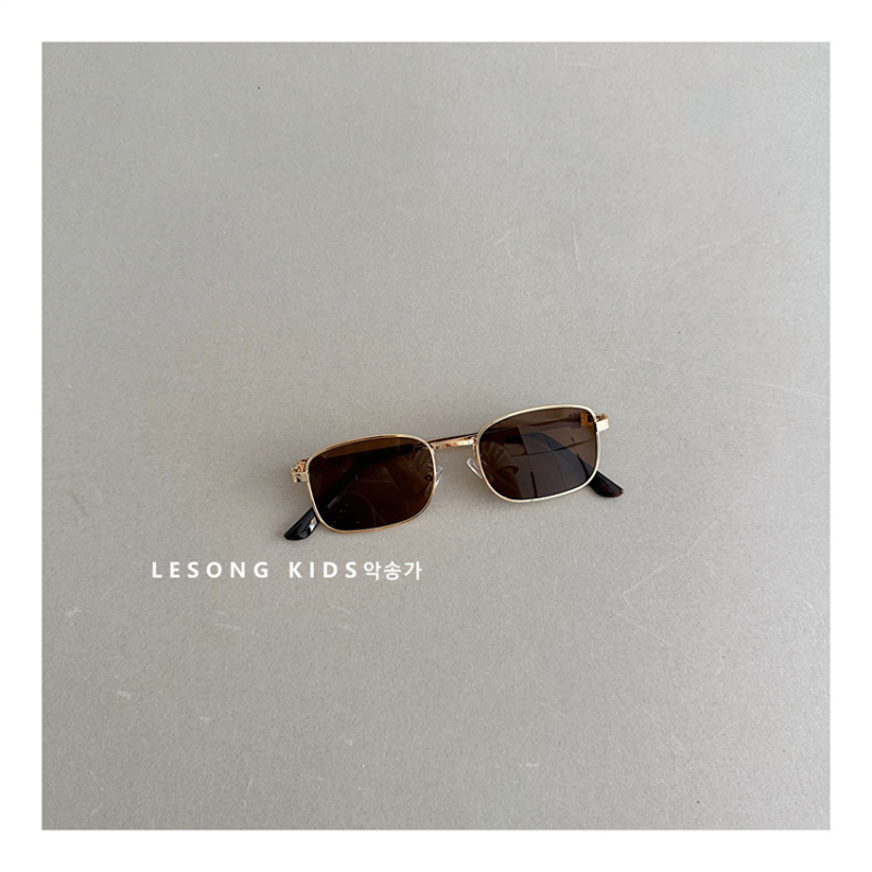 Dječje sunčane naočale – kvadratni okvir, plastične leće, UV380 zaštita, plastični okvir, zaštita od sunca kategorija 2