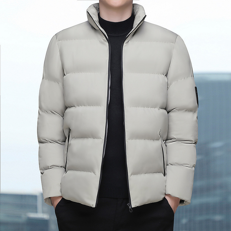 Ανδρικό χειμερινό μπουφάν με σταθερό γιακά, φερμουάρ, παχιά επένδυση πολυεστέρα και πολλαπλά τσεπάκια