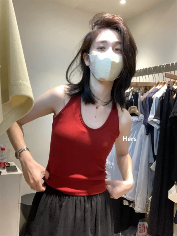 Haltera kakla top ar kvadrātveida kaklu, bieza viskozes auduma, iekšējie spilventiņi no kokvilnas un sūklīša