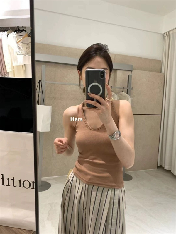 Haltera kakla top ar kvadrātveida kaklu, bieza viskozes auduma, iekšējie spilventiņi no kokvilnas un sūklīša