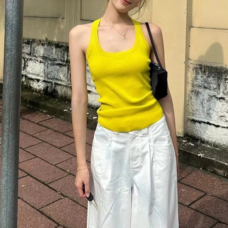 Haltera kakla top ar kvadrātveida kaklu, bieza viskozes auduma, iekšējie spilventiņi no kokvilnas un sūklīša