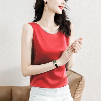 Camisola od acetatnog satena, s trakama, slobodan kroj, jedinstven uzorak, duljina 50–65 cm
