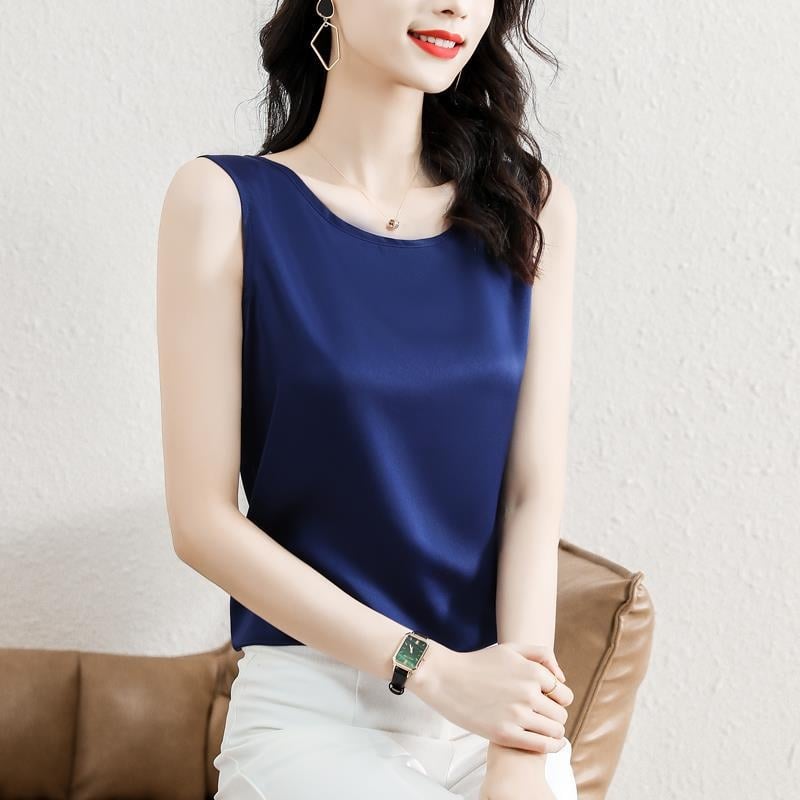 Camisola od acetatnog satena, s trakama, slobodan kroj, jedinstven uzorak, duljina 50–65 cm