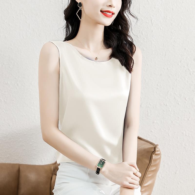 Camisola od acetatnog satena, s trakama, slobodan kroj, jedinstven uzorak, duljina 50–65 cm