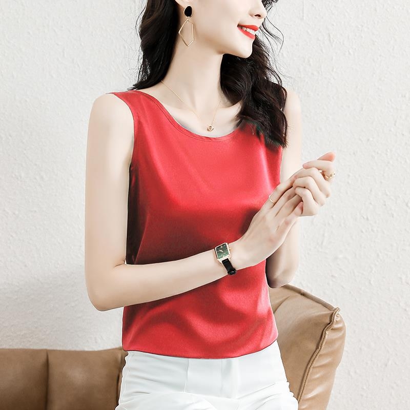 Camisola od acetatnog satena, s trakama, slobodan kroj, jedinstven uzorak, duljina 50–65 cm