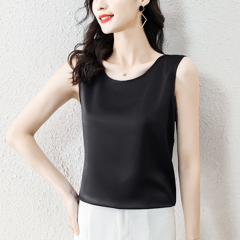 Camisola od acetatnog satena, s trakama, slobodan kroj, jedinstven uzorak, duljina 50–65 cm