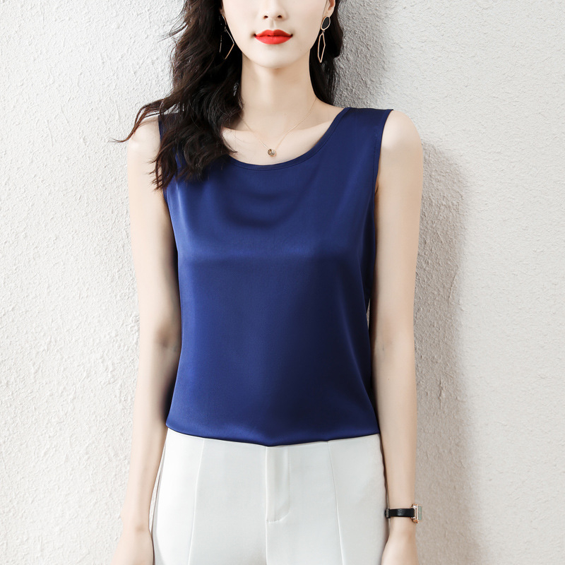 Camisola od acetatnog satena, s trakama, slobodan kroj, jedinstven uzorak, duljina 50–65 cm
