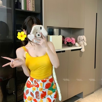 Plāns top ar siksnām un krūšu pildījumu, apaļš kakla izgriezums, poliesters, vasara 2025