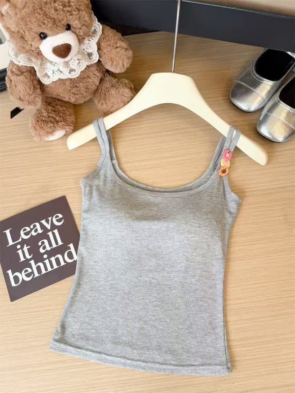 Plāns top ar siksnām un krūšu pildījumu, apaļš kakla izgriezums, poliesters, vasara 2025