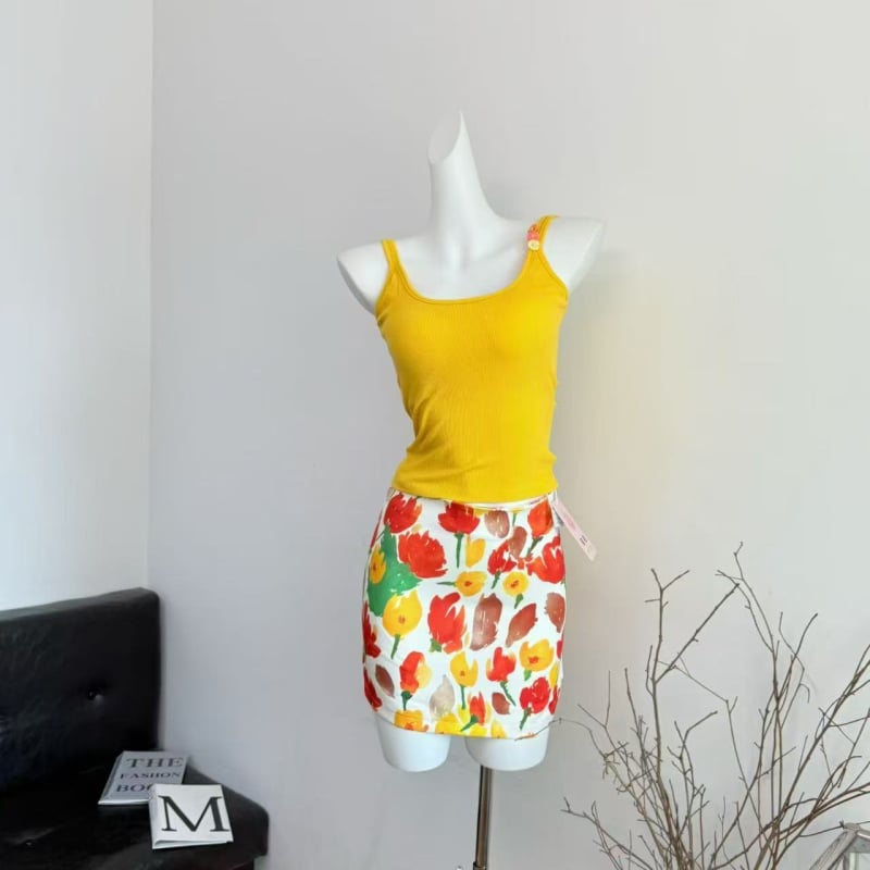 Plāns top ar siksnām un krūšu pildījumu, apaļš kakla izgriezums, poliesters, vasara 2025