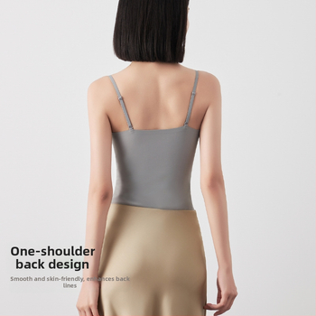 Sieviešu kamizole ar iekšējo krūšu uzpildi, neilona-spandexa audums, šaurs griezums, plānas siksnas, garums 50–65 cm