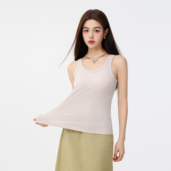 Sieviešu camisole ar iebūvētiem krūšu spilventiņiem, tievs siluets, parastā garuma, vienkrāsains, viskozes-elastāna materiāls, vasara 2025