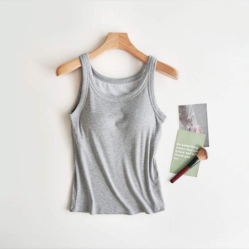 Sieviešu camisole ar iebūvētiem krūšu spilventiņiem, tievs siluets, parastā garuma, vienkrāsains, viskozes-elastāna materiāls, vasara 2025
