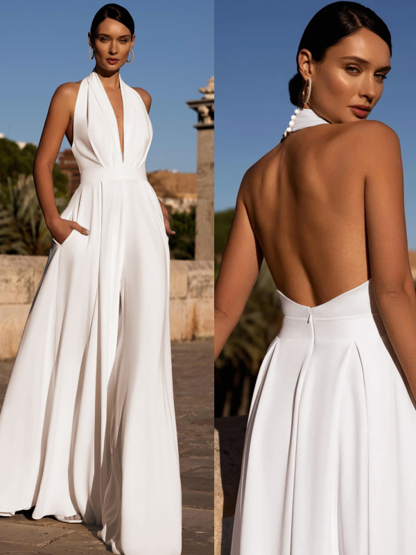 Plašu kāju kombinezons bez piedurknēm ar haltera kaklu, V-veida izgriezums, 90–95% poliesteres