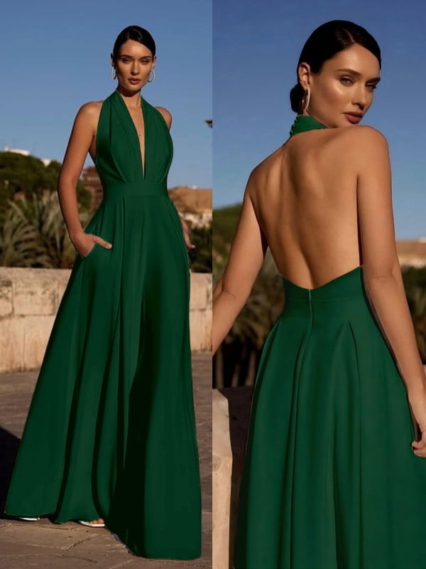 Plašu kāju kombinezons bez piedurknēm ar haltera kaklu, V-veida izgriezums, 90–95% poliesteres