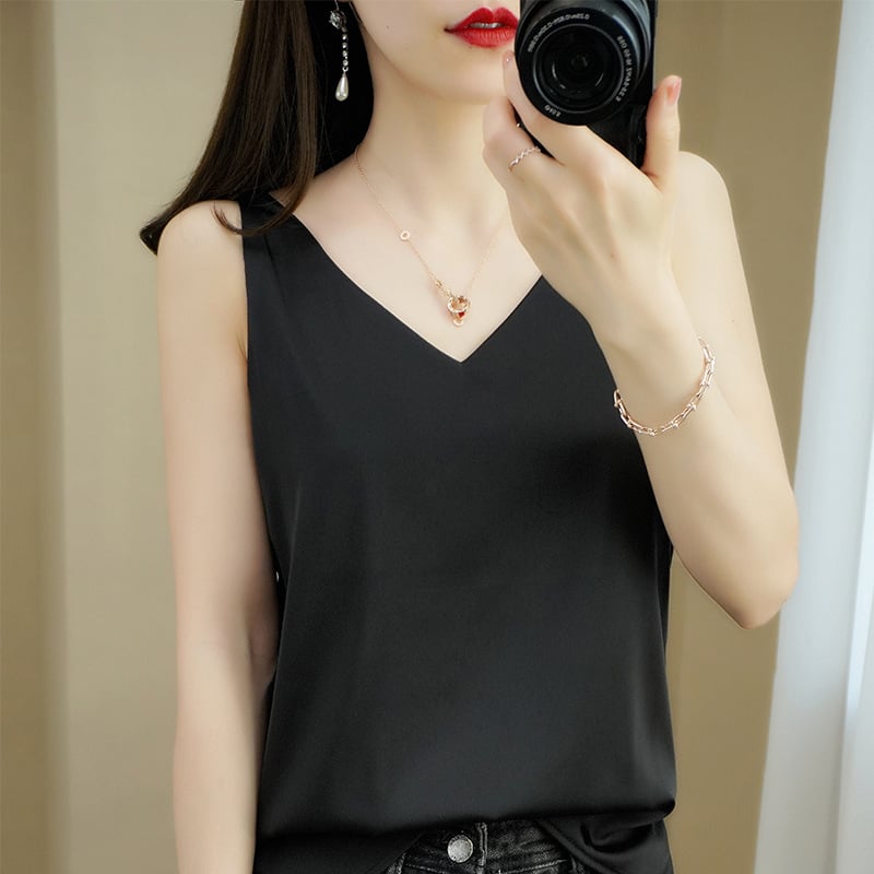 Слинг стил сатенена потничка, корейски стил, свободен силует, дължина 50–65 cm, еднотонна шарка, главна тъкан: сатен; съдържание на основната тъкан: 95% мулбери коприна