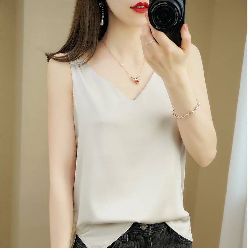 Слинг стил сатенена потничка, корейски стил, свободен силует, дължина 50–65 cm, еднотонна шарка, главна тъкан: сатен; съдържание на основната тъкан: 95% мулбери коприна