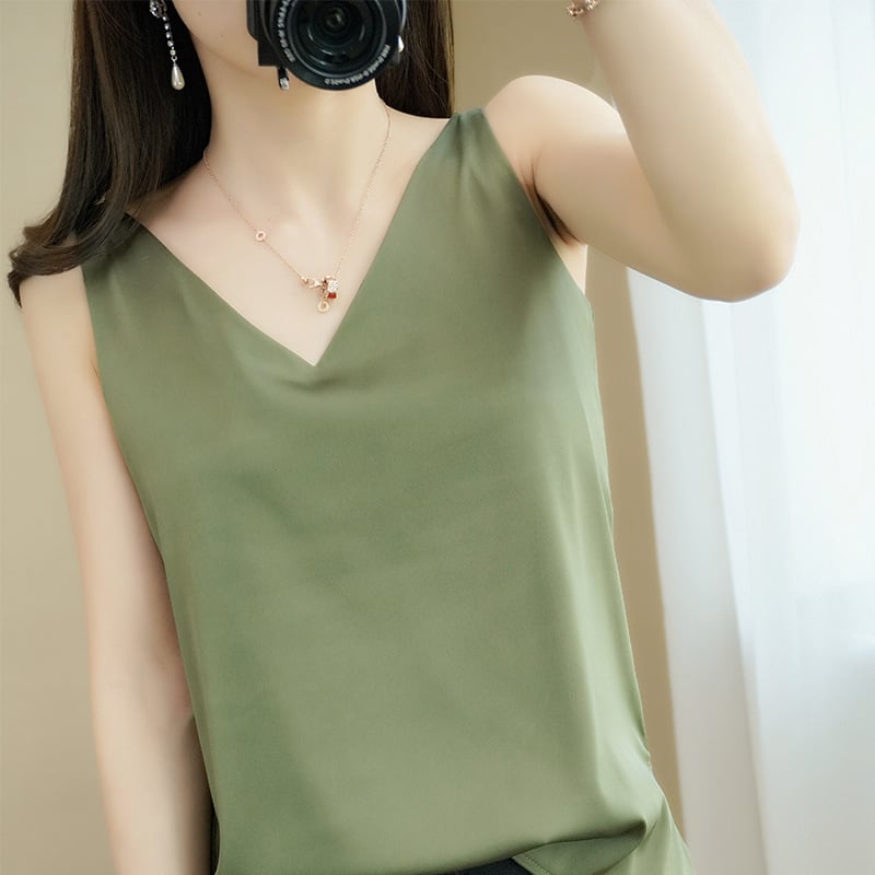 Слинг стил сатенена потничка, корейски стил, свободен силует, дължина 50–65 cm, еднотонна шарка, главна тъкан: сатен; съдържание на основната тъкан: 95% мулбери коприна