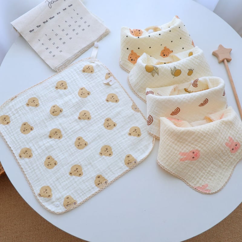 Zīdaiņa siekalas lakats ar sprādzi, četras kārtas gāzes no tīras kokvilnas, raksts ar dzīvniekiem, dvuzreiz lietojams kvadrātveida dvielis