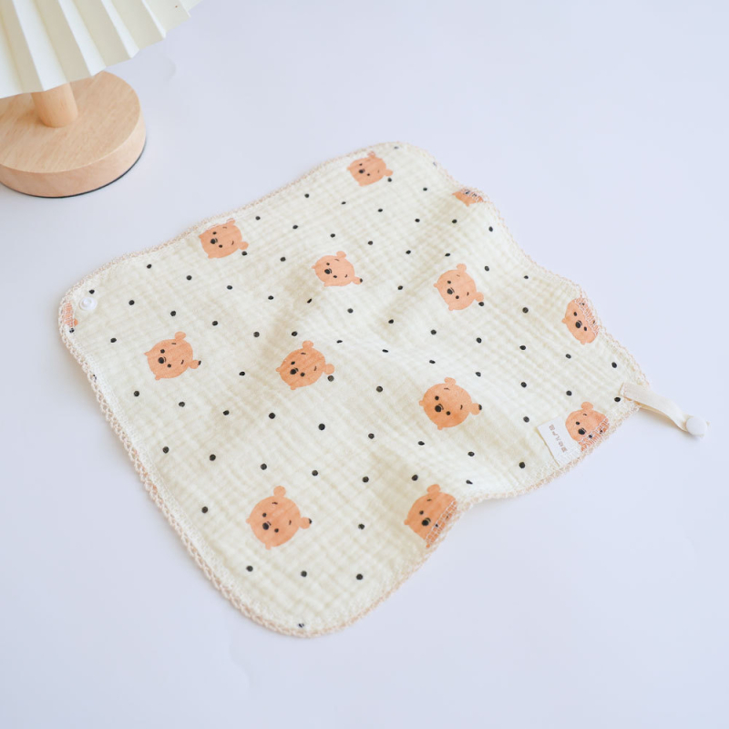 Zīdaiņa siekalas lakats ar sprādzi, četras kārtas gāzes no tīras kokvilnas, raksts ar dzīvniekiem, dvuzreiz lietojams kvadrātveida dvielis