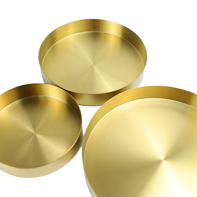 Rozsdamentes acélból készült kör alakú sekély tál, felület elektroplatírozás, mikrohullámú sütőben használható, könnyed luxus stílus