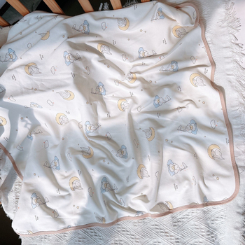 Bērnu segu no kokvilnas ar kokvilnas pildījumu, dzīvnieku raksts, pavasara 2025 izlaidums