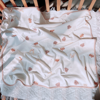 Bērnu segu no kokvilnas ar kokvilnas pildījumu, dzīvnieku raksts, pavasara 2025 izlaidums