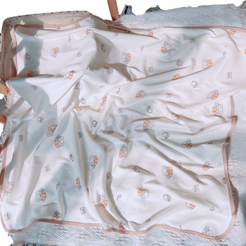 Bērnu segu no kokvilnas ar kokvilnas pildījumu, dzīvnieku raksts, pavasara 2025 izlaidums