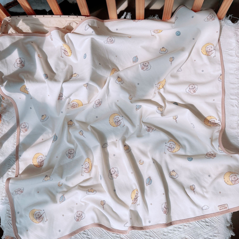 Bērnu segu no kokvilnas ar kokvilnas pildījumu, dzīvnieku raksts, pavasara 2025 izlaidums