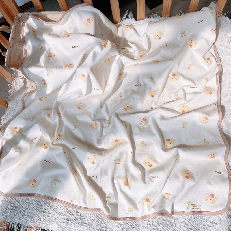 Bērnu segu no kokvilnas ar kokvilnas pildījumu, dzīvnieku raksts, pavasara 2025 izlaidums