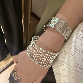 Geometriska rokassprādze ar cirkoniju, misiņa-plastmasas materiāls, elektroplakāta apdare, vasara 2025, personīgais stils, 20 g