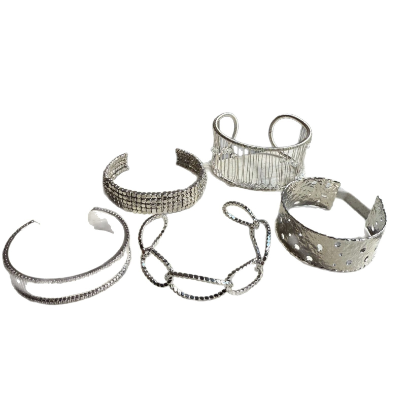 Geometriska rokassprādze ar cirkoniju, misiņa-plastmasas materiāls, elektroplakāta apdare, vasara 2025, personīgais stils, 20 g