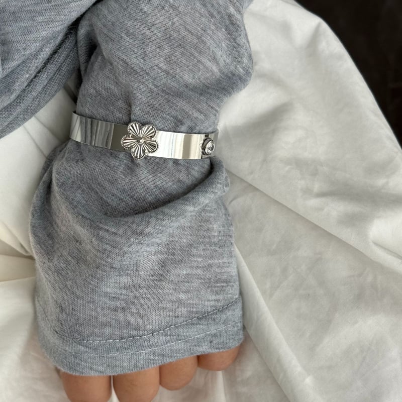 Geometriska rokassprādze ar cirkoniju, misiņa-plastmasas materiāls, elektroplakāta apdare, vasara 2025, personīgais stils, 20 g