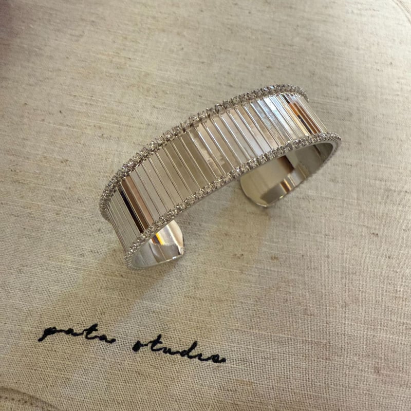 Geometriska rokassprādze ar cirkoniju, misiņa-plastmasas materiāls, elektroplakāta apdare, vasara 2025, personīgais stils, 20 g