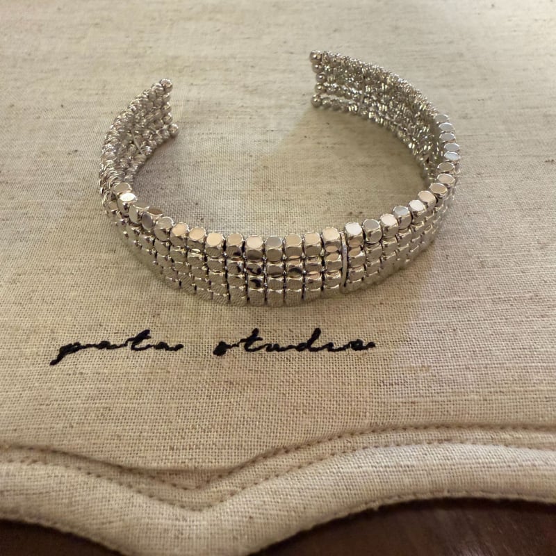 Geometriska rokassprādze ar cirkoniju, misiņa-plastmasas materiāls, elektroplakāta apdare, vasara 2025, personīgais stils, 20 g