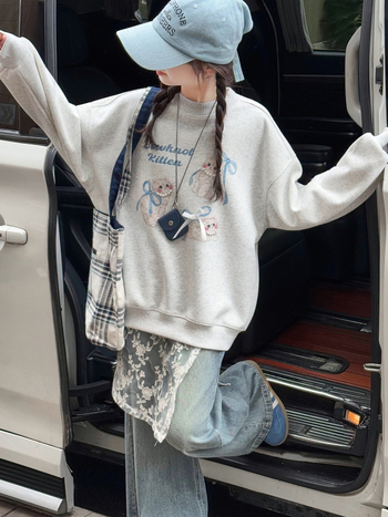 Meitenēm paredzēta fliša iekšējā odere ar apļu kaklu, korejiešu stila, animācijas dzīvnieku motīvs, bērniem virs 8 gadiem (augums 140 cm+), rudens–ziemas 2025