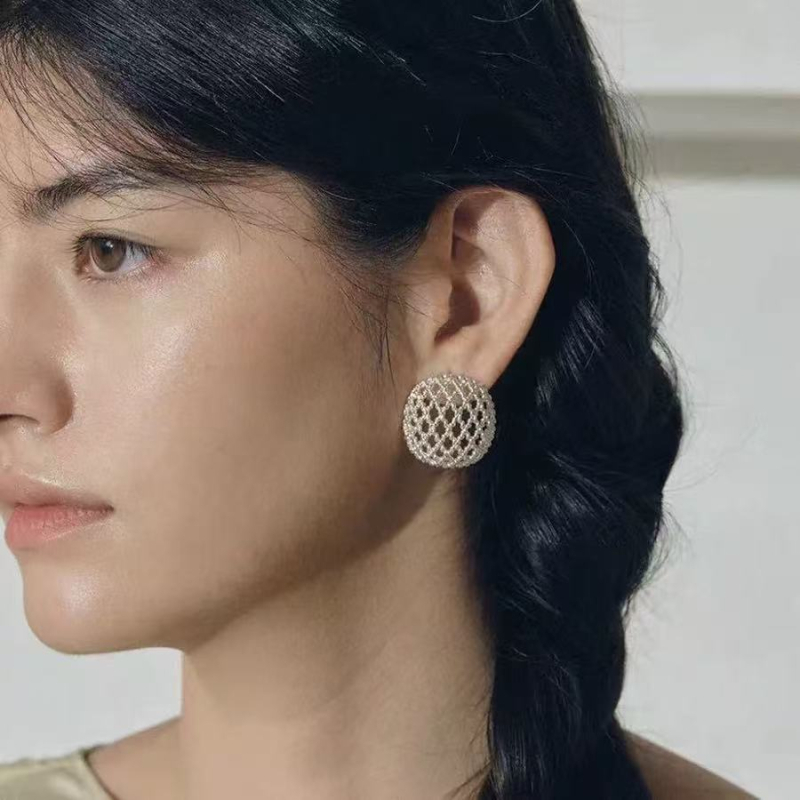 Rokassprādze ar izgriezumu pilnmēness un režģa rakstu; vara; elektroplatēšana; viegls luksusa stils; 2025. rudens izlaišana; 20 g