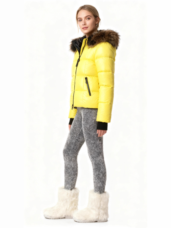 Női tollkabát kapucnival, kacsa tolltöltet 86–90%, vastagított kivitel, karcsú szabású, cipzárral