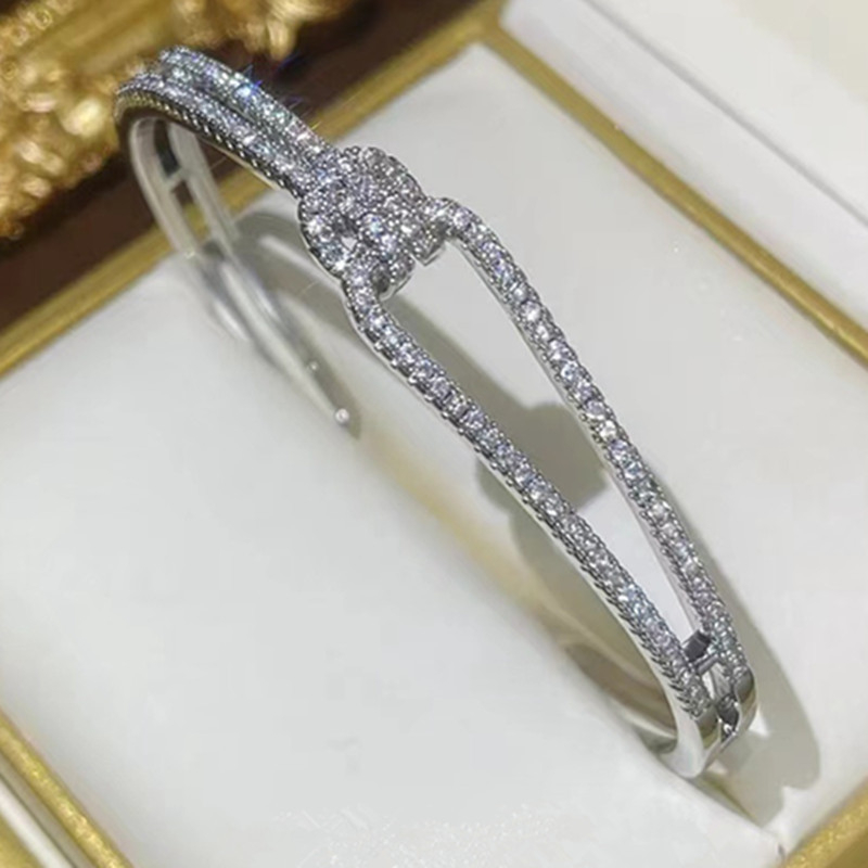 Rokassprādze ar zirkonu un burta sprādze – 18 g, elektroplatēta, pilsētas stils