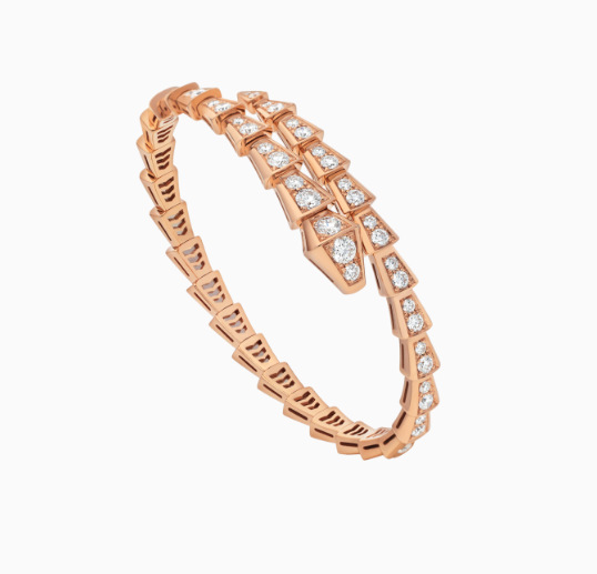 Čūskas formas rokassprādze ar atvērtu dizainu, Materiāls: V gold; Apstrāde: dimants; Svars: 16.5; Sezona: pavasaris 2025