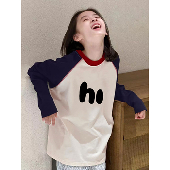 Meitenēm paredzēts kokvilnas garām piedurknēm T-krekls ar raglāna griezumu, 8+ gadi, karikatūru un burtiem print