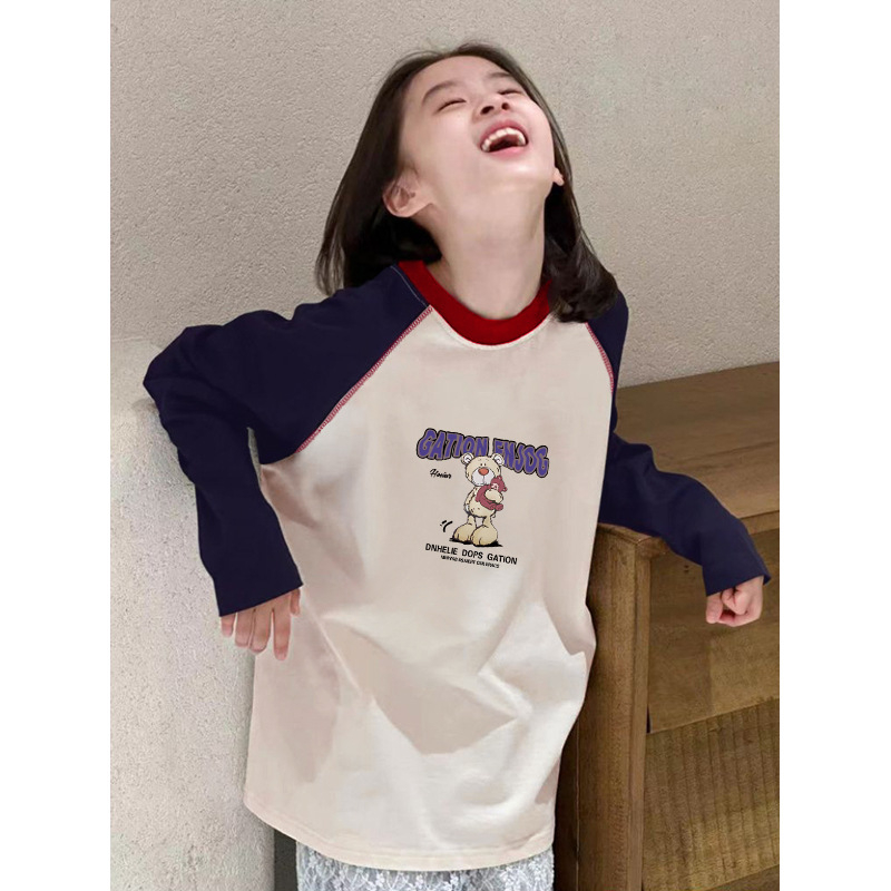 Meitenēm paredzēts kokvilnas garām piedurknēm T-krekls ar raglāna griezumu, 8+ gadi, karikatūru un burtiem print