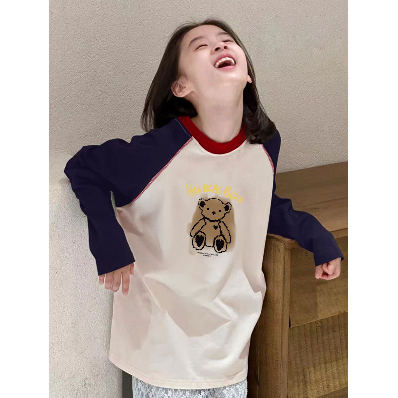 Meitenēm paredzēts kokvilnas garām piedurknēm T-krekls ar raglāna griezumu, 8+ gadi, karikatūru un burtiem print