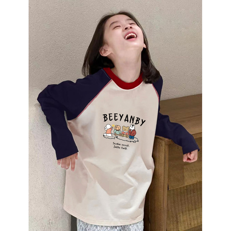 Meitenēm paredzēts kokvilnas garām piedurknēm T-krekls ar raglāna griezumu, 8+ gadi, karikatūru un burtiem print