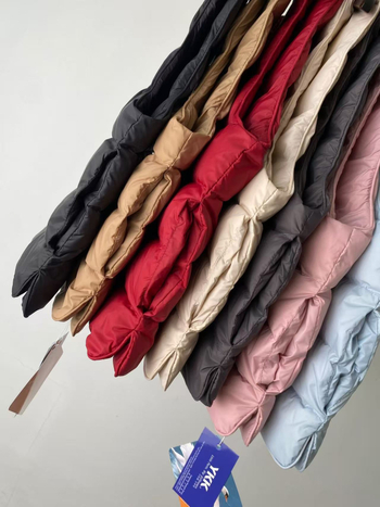 Пухена жилетка от гъши пух - съдържание на пух 86-90%, полиестерна основна материя, стойкова яка